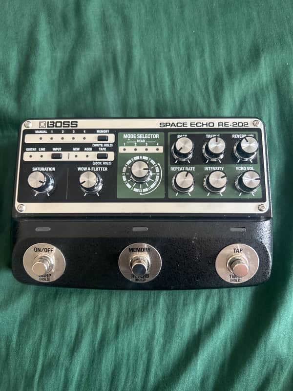 Boss Space Echo RE-202 Delay/Reverb Pedal- Black/Green