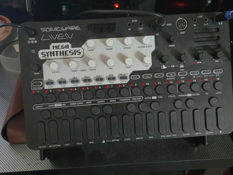 Sonicware Mega Synthesis with hard case