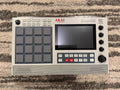 Akai MPC Live II Retro + Deck Saver  + Hard Analog Case