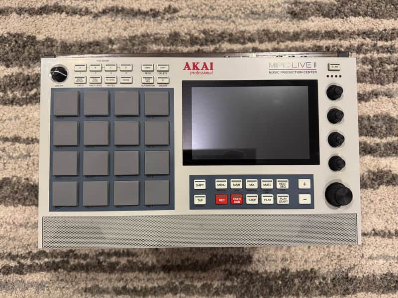 Akai MPC Live II Retro + Deck Saver  + Hard Analog Case