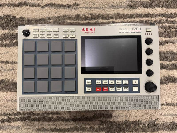 Akai MPC Live II Retro + Deck Saver  + Hard Analog Case