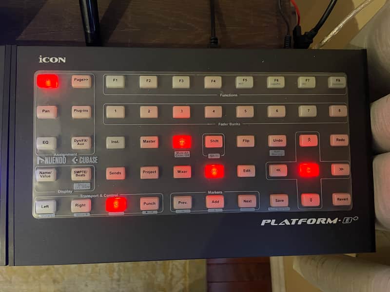 ICON PLATFORM B+ (USB/MIDI controller)