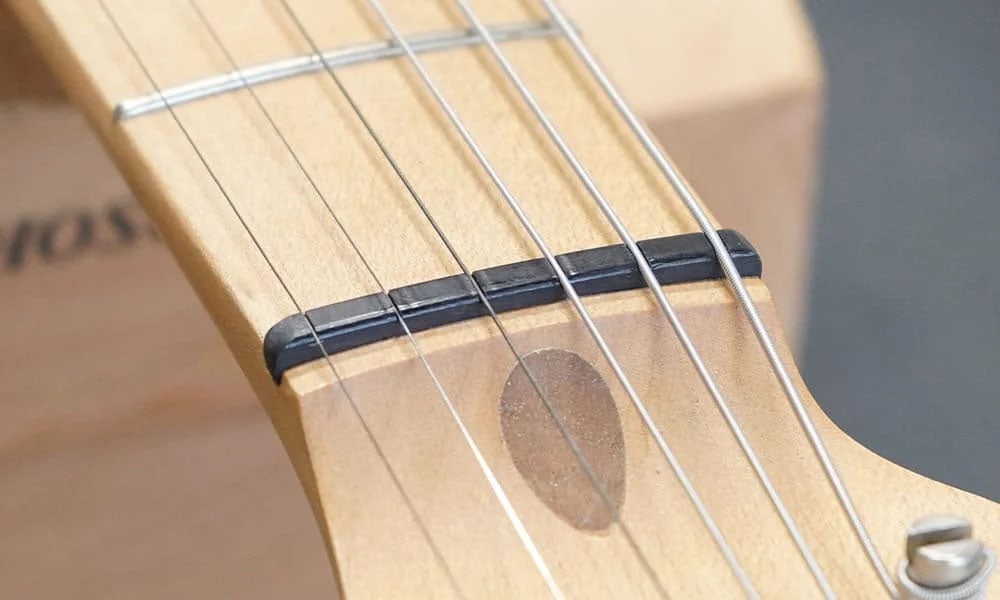 Hosco HSBK-NS1-9.5 Fender® Shaped & Slotted Black Bone Electric Guitar Nut